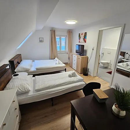 - With Two Beds 3* Horn