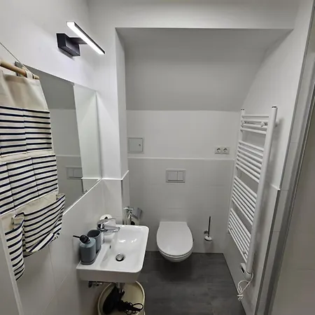 - With Two Beds 3* Horn